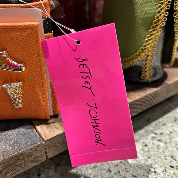 NWT-Betsey Johnson Mini Wallet-Orange basketball Theme - Picture 3 of 7